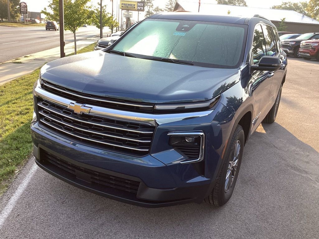 2026 Chevrolet Traverse photo 2