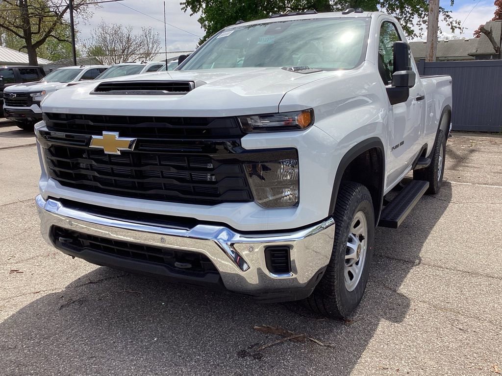 2025 Chevrolet Silverado 3500HD photo 2