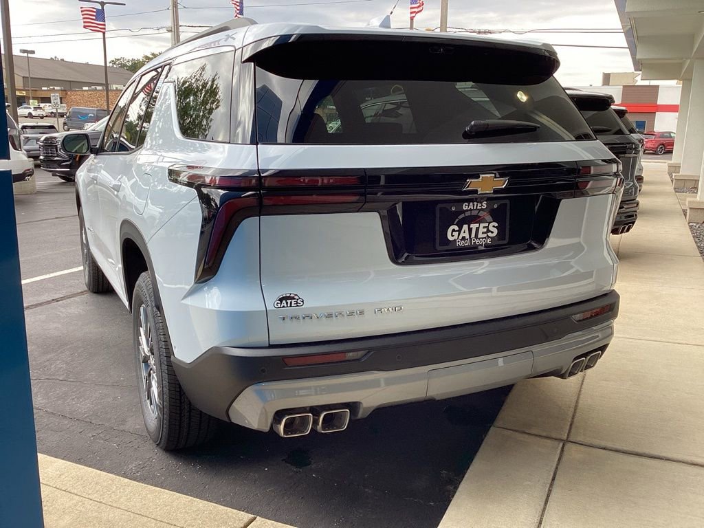 2026 Chevrolet Traverse photo 2