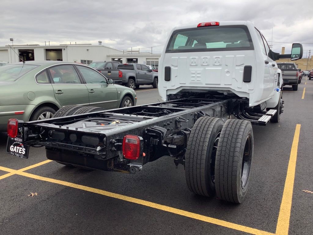 2024 Chevrolet Silverado 5500HD Work Truck photo 4