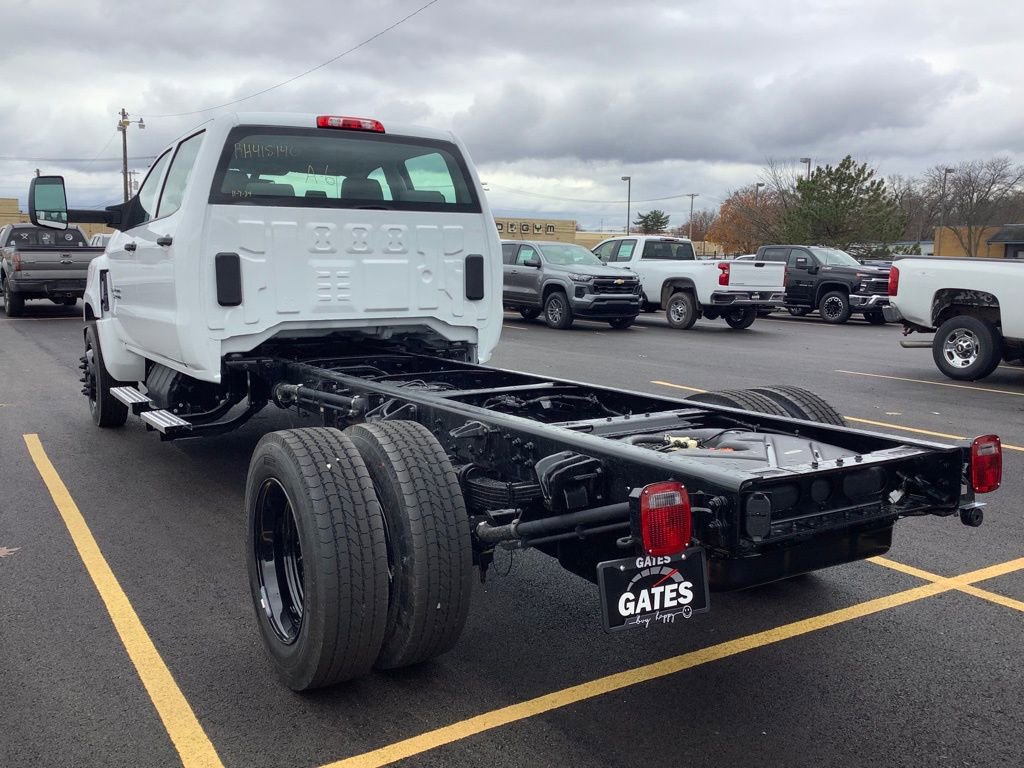 2024 Chevrolet Silverado 5500HD Work Truck photo 3