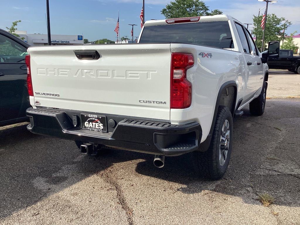 2025 Chevrolet Silverado 2500HD Custom photo 4