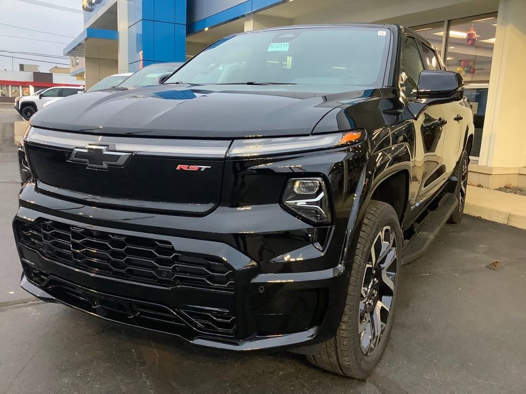 2025 Chevrolet Silverado EV RST photo 2
