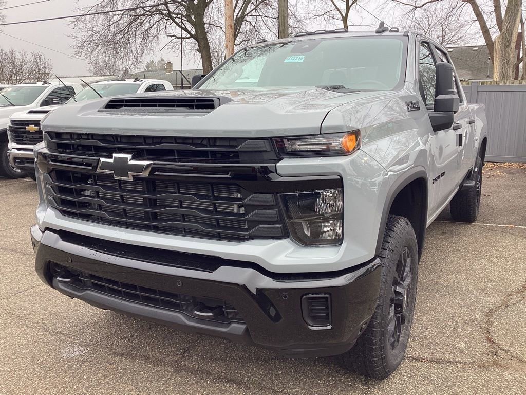 2025 Chevrolet Silverado 2500HD Custom photo 2