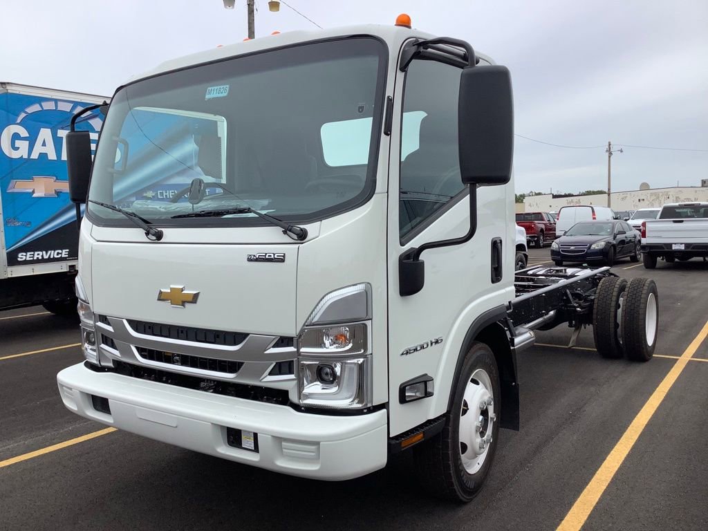 2025 Chevrolet Silverado 4500HD photo 2