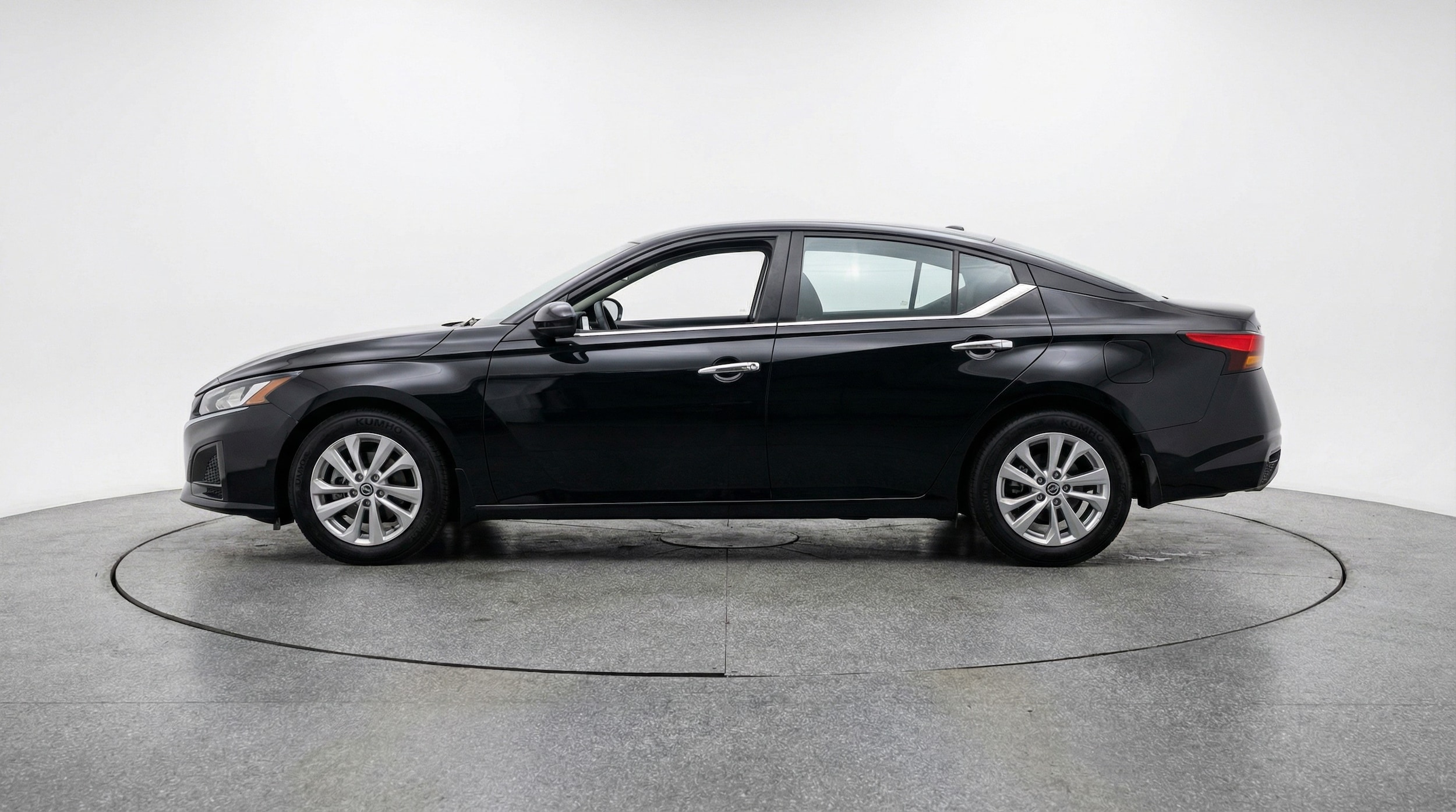 Thumbnail: 2025 Nissan Altima - 4
