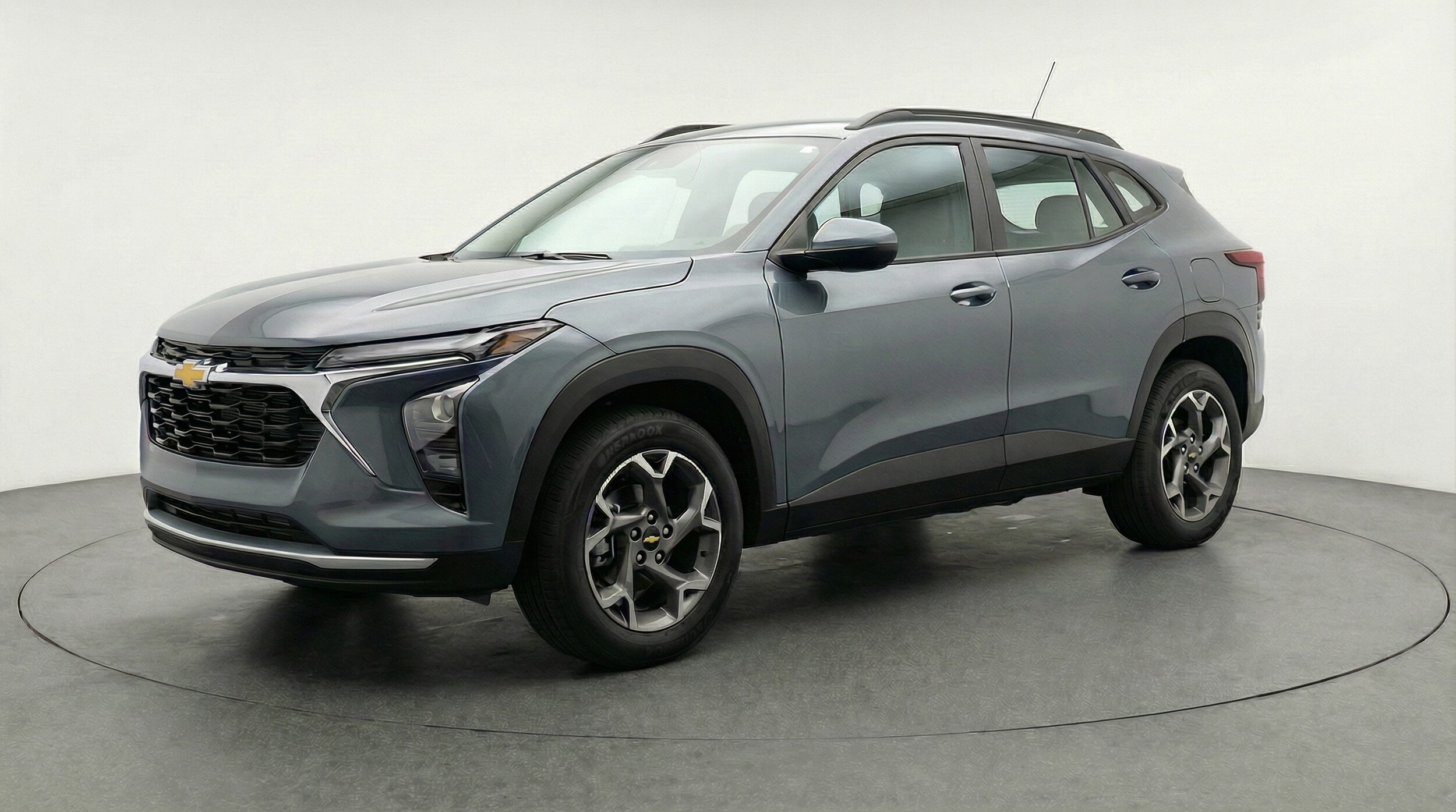 Thumbnail: 2025 Chevrolet Trax - 3