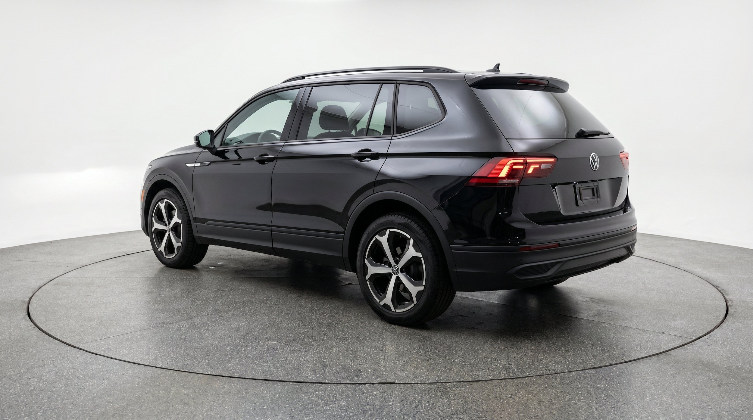 Thumbnail: 2026 Volkswagen Tiguan - 6