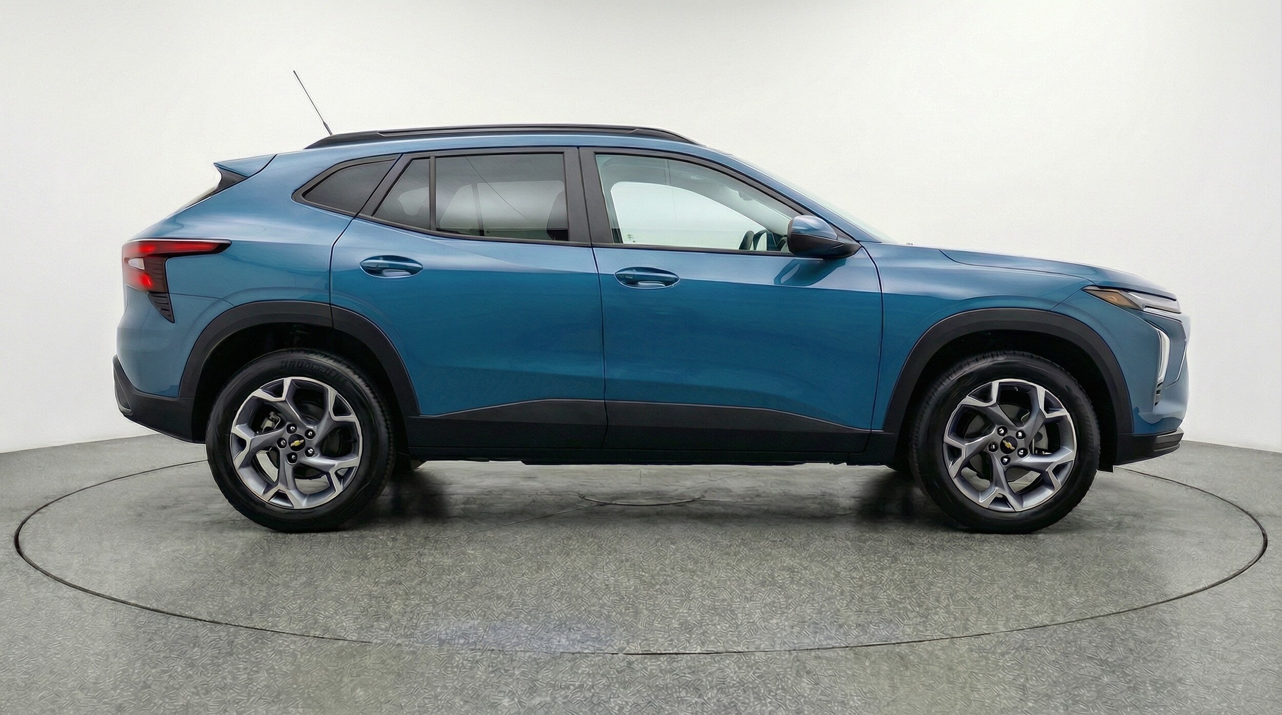 Thumbnail: 2025 Chevrolet Trax - 8