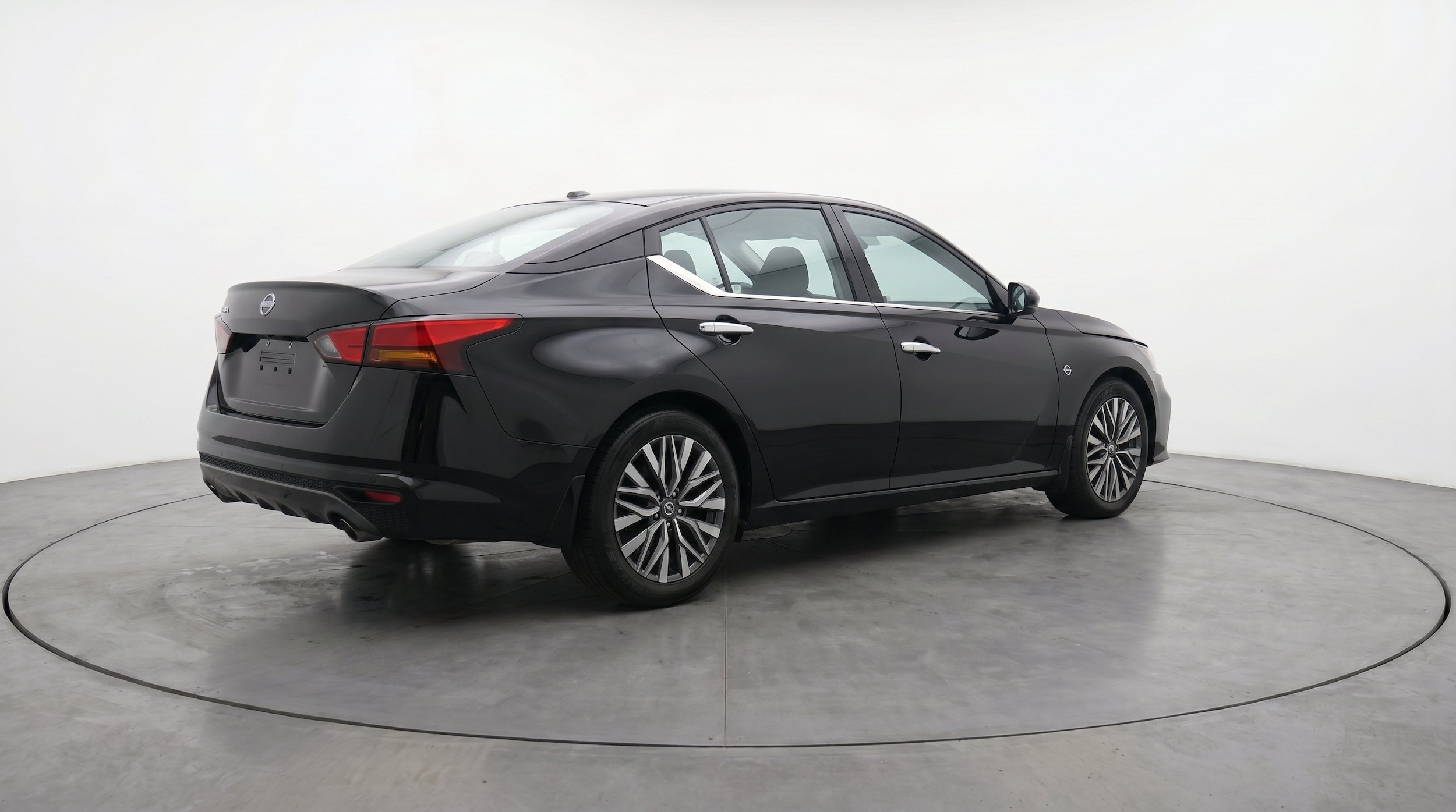Thumbnail: 2025 Nissan Altima - 9
