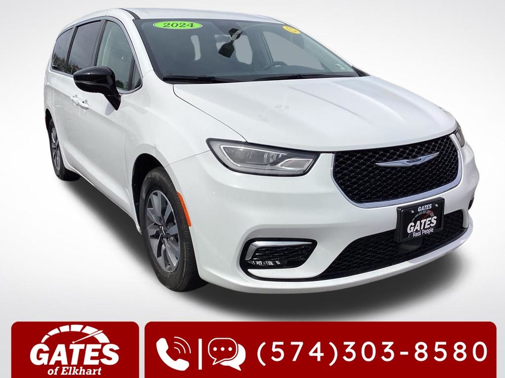 2024 Chrysler Pacifica Hybrid Select PHEV's photo