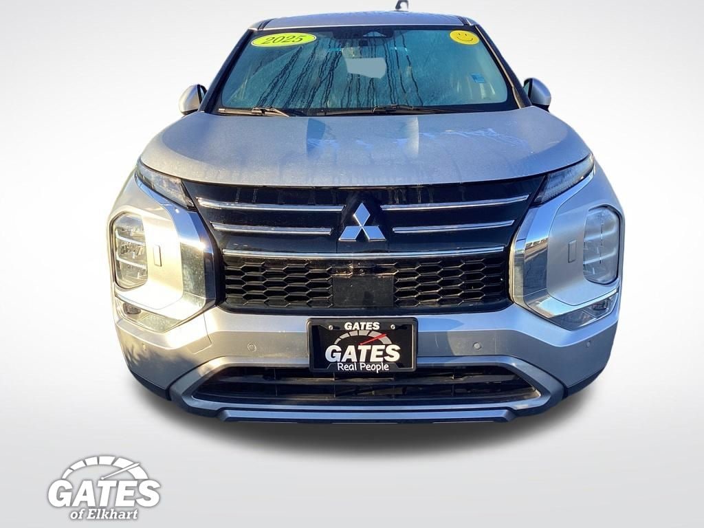 Used 2025 Mitsubishi Outlander SE SUV