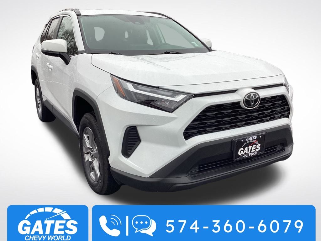 2025 Toyota RAV4 XLE's photo