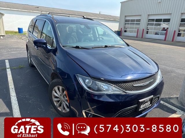 2018 Chrysler Pacifica Touring L photo 2