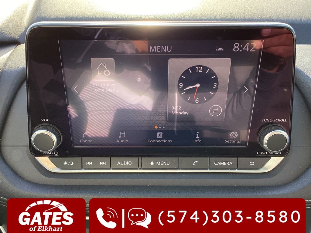 2024 Nissan Rogue SV photo 3