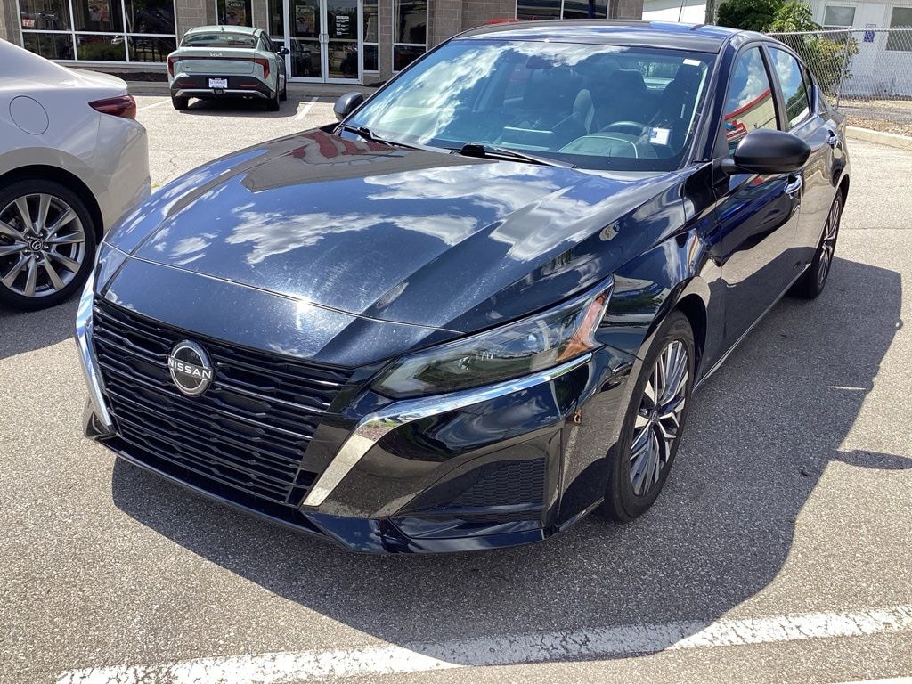 Used 2024 Nissan Altima 2.5 SV Sedan