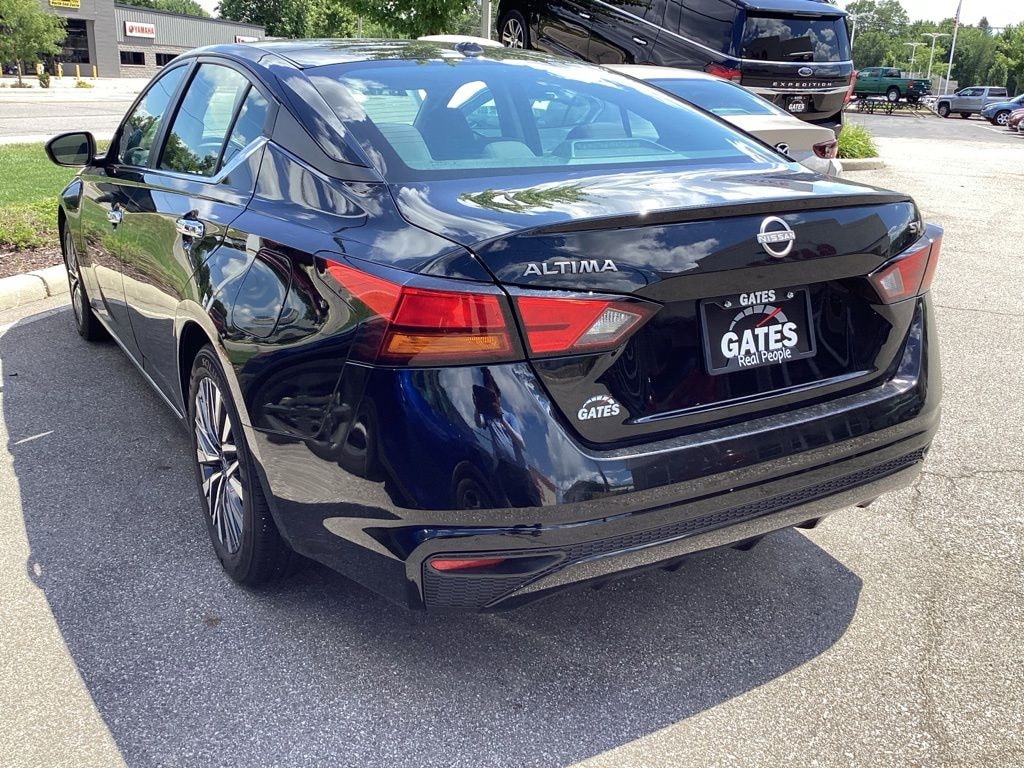 Used 2024 Nissan Altima 2.5 SV Sedan