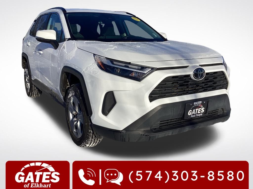 2025 Toyota RAV4 XLE's photo