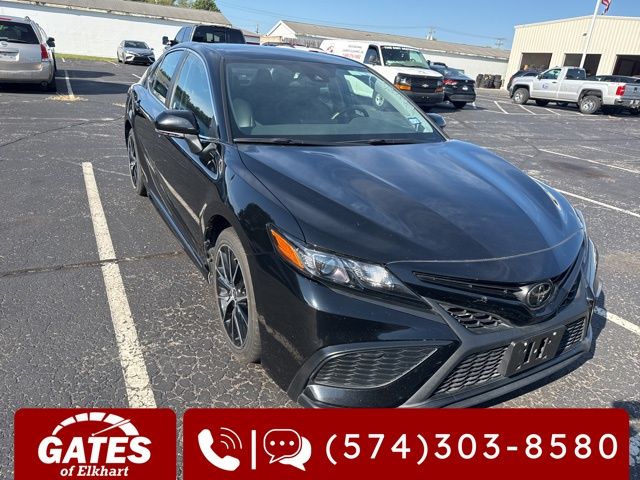 2024 Toyota Camry SE photo 3