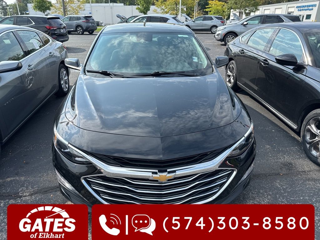 2024 Chevrolet Malibu 1LT photo 2