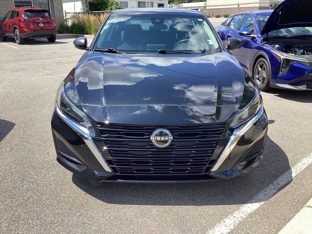 Used 2024 Nissan Altima 2.5 SV Sedan