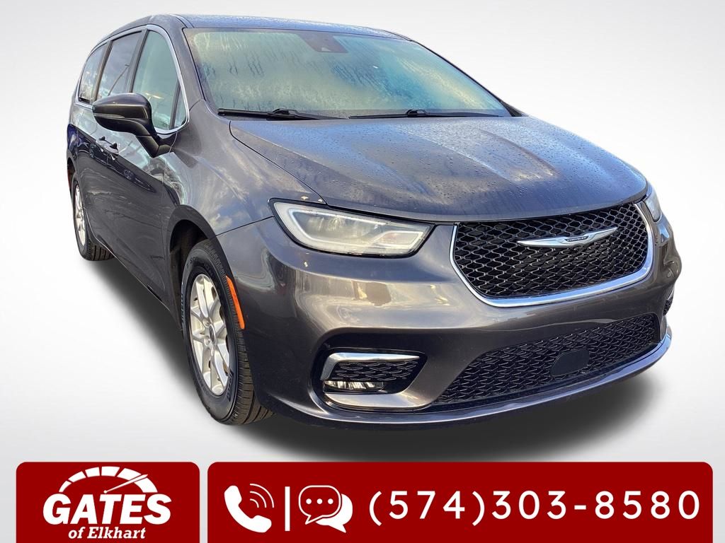 2023 Chrysler Pacifica Touring L's photo