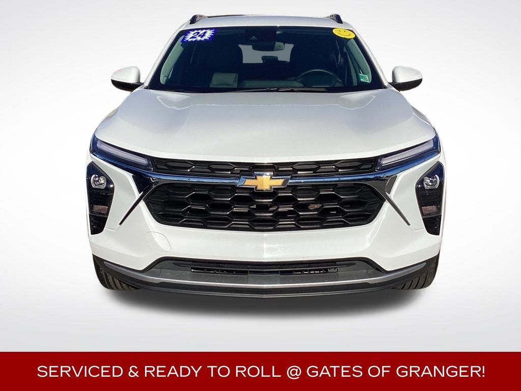 2024 Chevrolet Trax LT photo 2