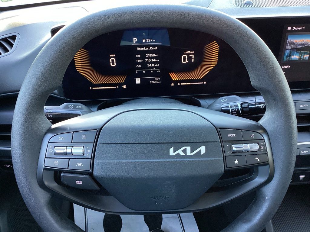 2025 Kia K4 LXS - Photo 21