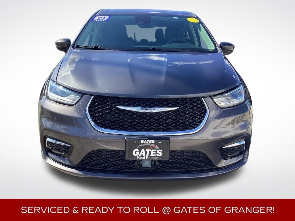 Used 2023 Chrysler Pacifica Touring L Minivan/Van