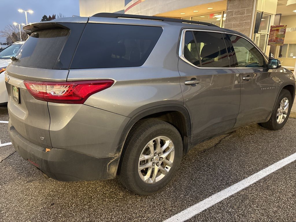 2021 Chevrolet Traverse Cloth 1LT photo 2