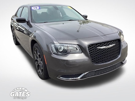 2019 Chrysler 300 Touring Sedan