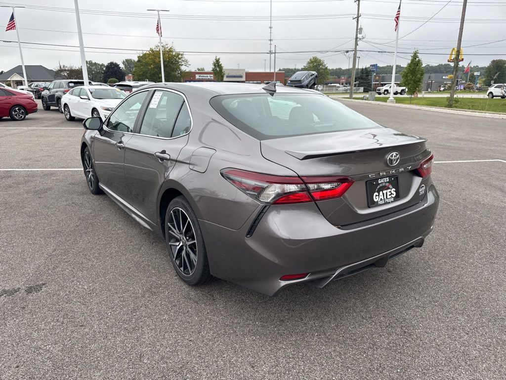 2024 Toyota Camry SE photo 4
