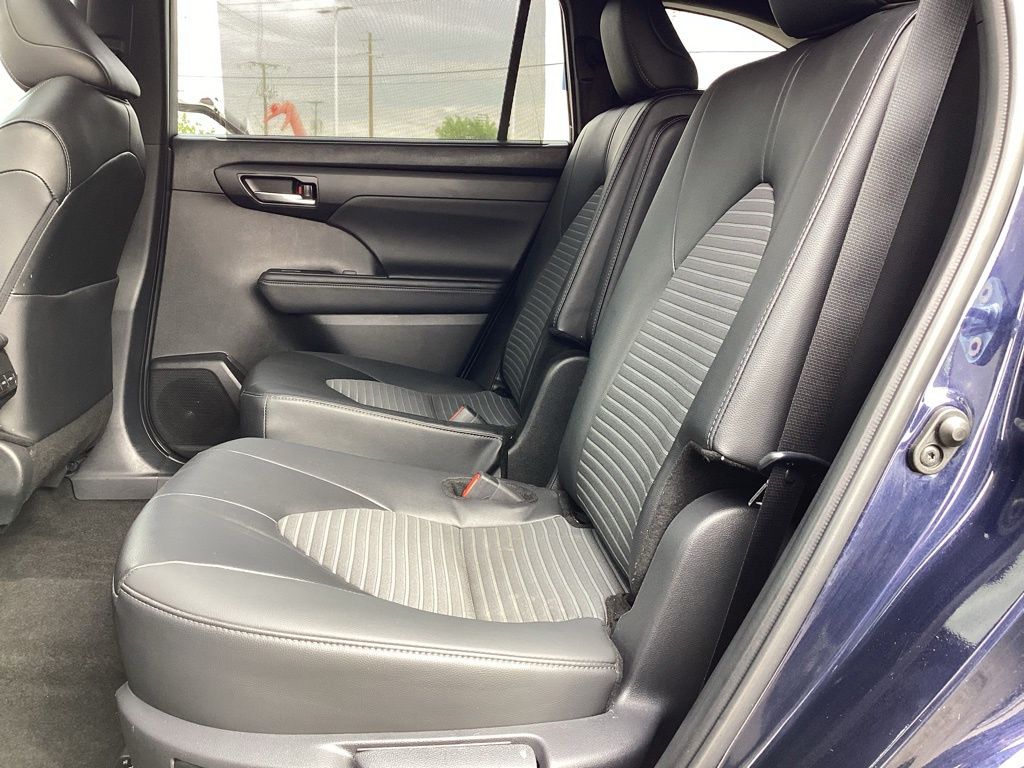 2025 Toyota Highlander XSE - Photo 17