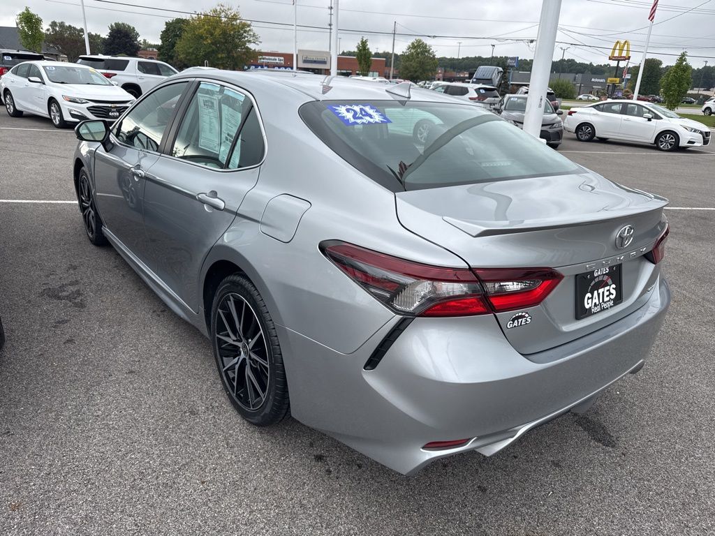 2024 Toyota Camry SE photo 4