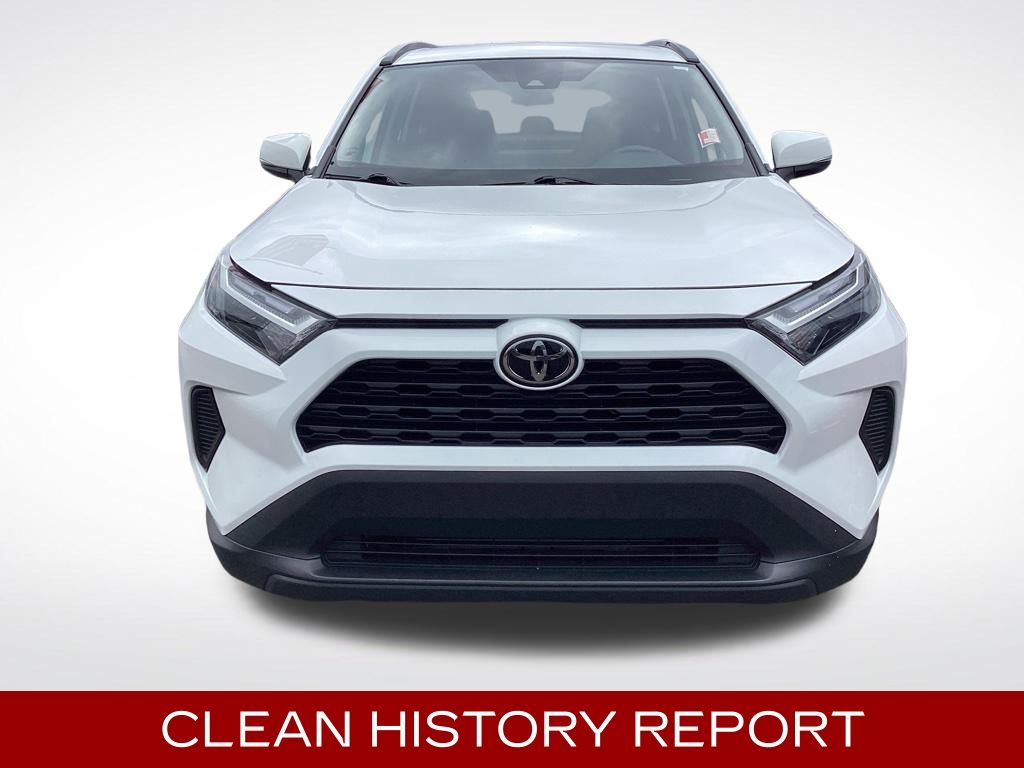 2022 Toyota RAV4 XLE photo 2
