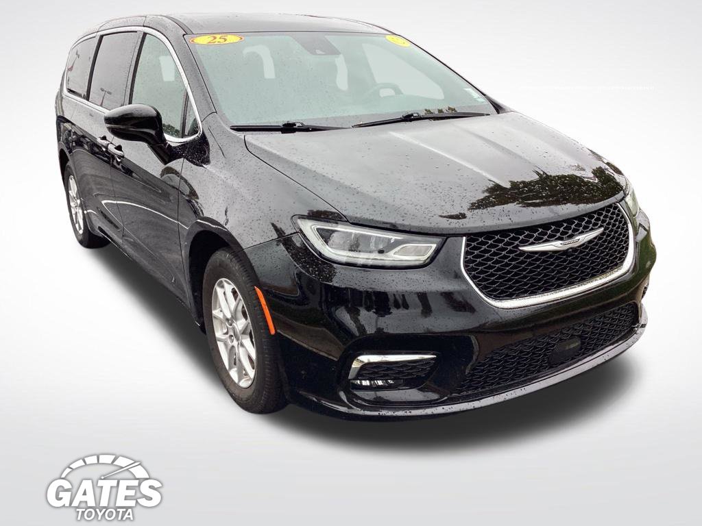 Used 2025 Chrysler Pacifica Select Minivan/Van