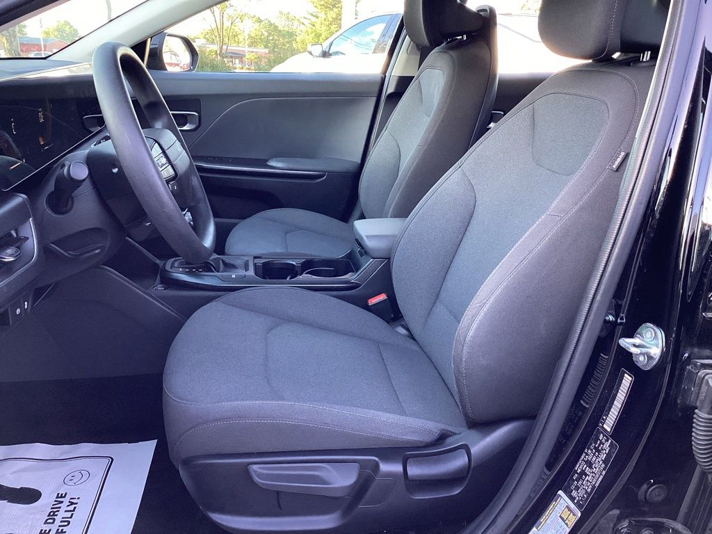 2025 Kia K4 LXS - Photo 12