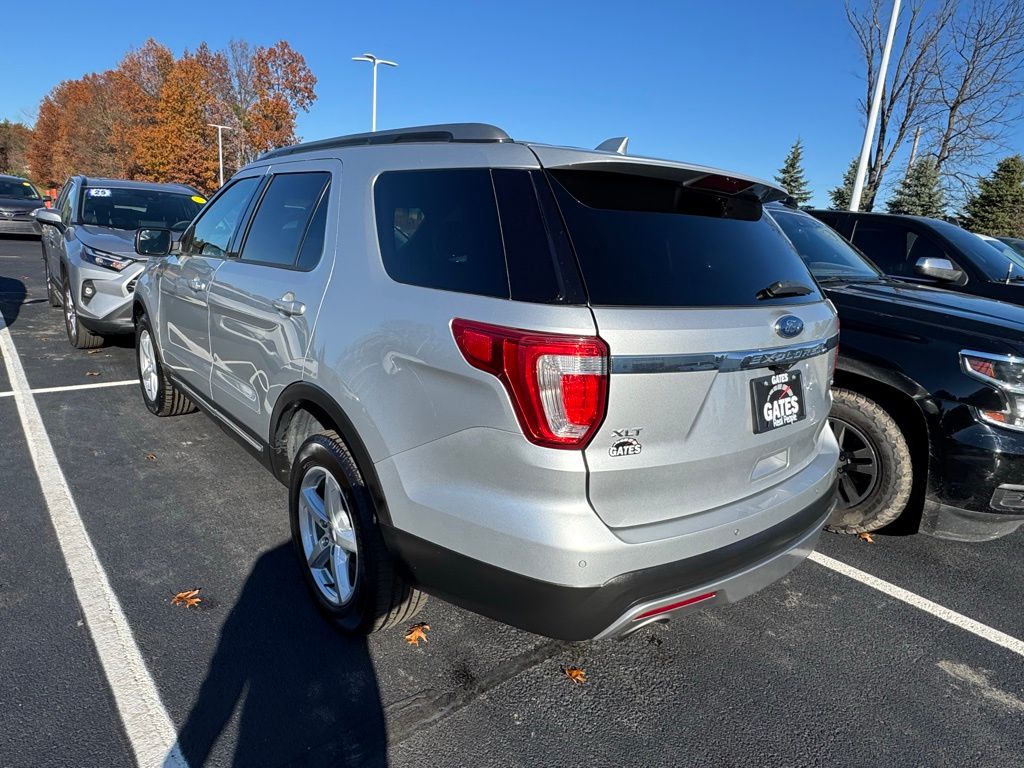 2016 Ford Explorer XLT photo 3