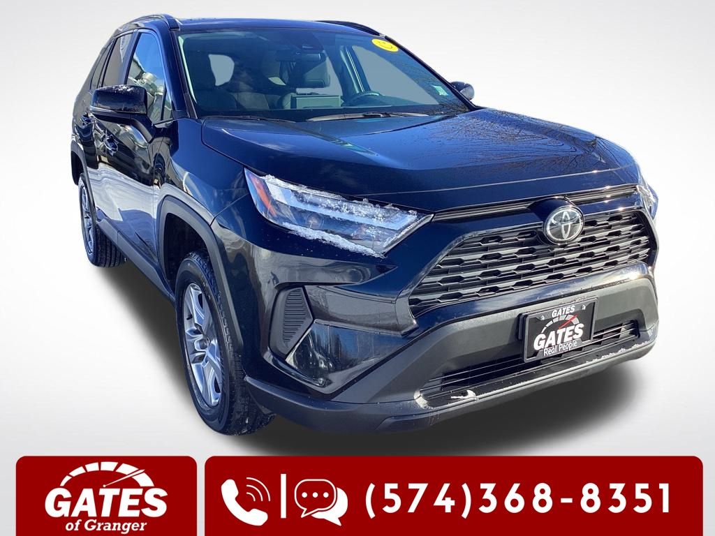 2025 Toyota RAV4 XLE's photo
