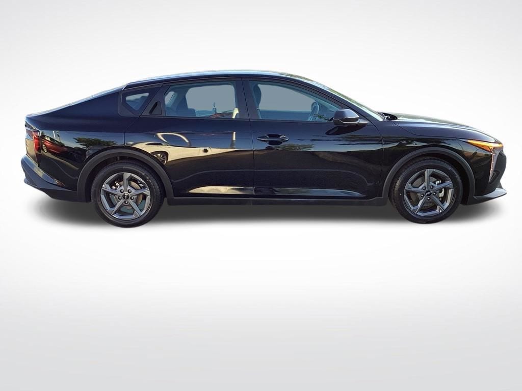 2025 Kia K4 LXS - Photo 10