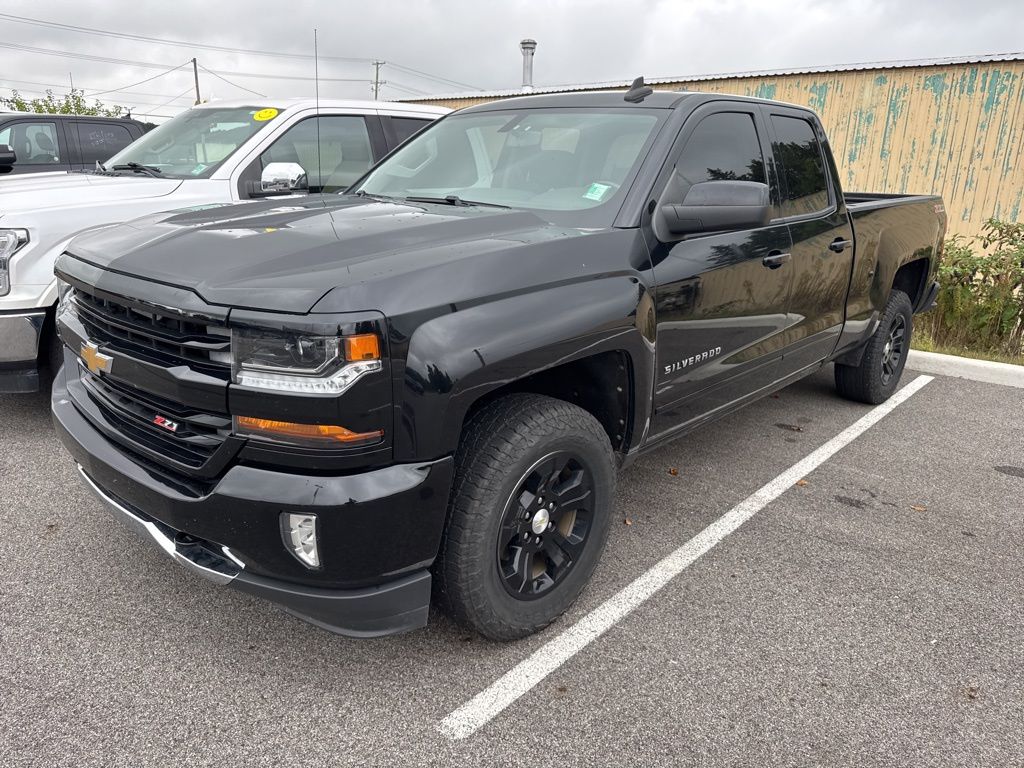 2016 Chevrolet Silverado 1500 LT photo 2