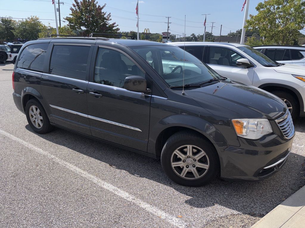 2012 Chrysler Town & Country Touring photo 2