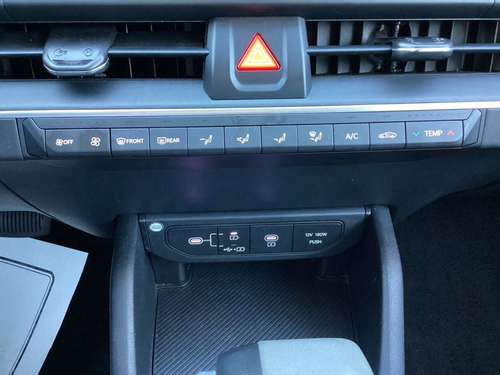 2025 Kia K4 LXS - Photo 16