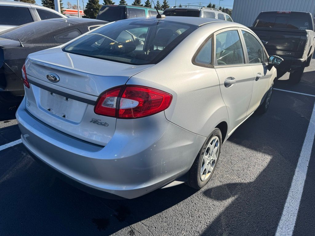 2013 Ford Fiesta S photo 3