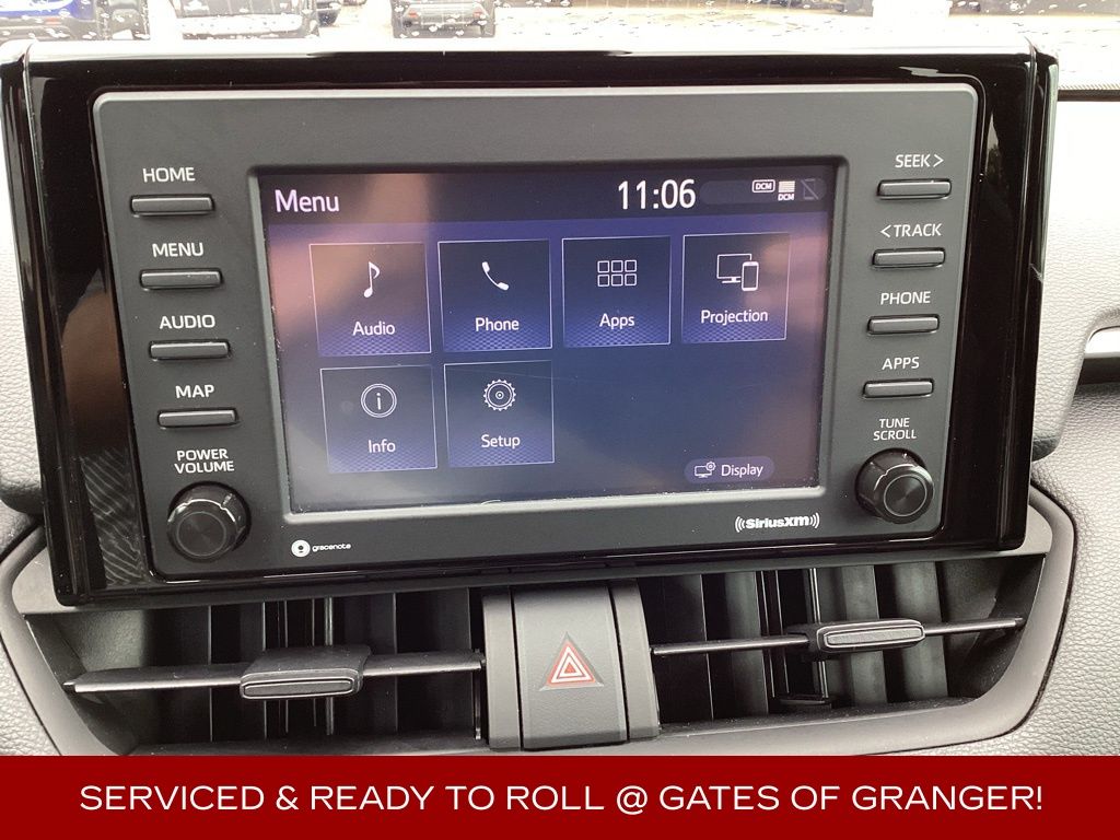 2022 Toyota RAV4 XLE photo 3