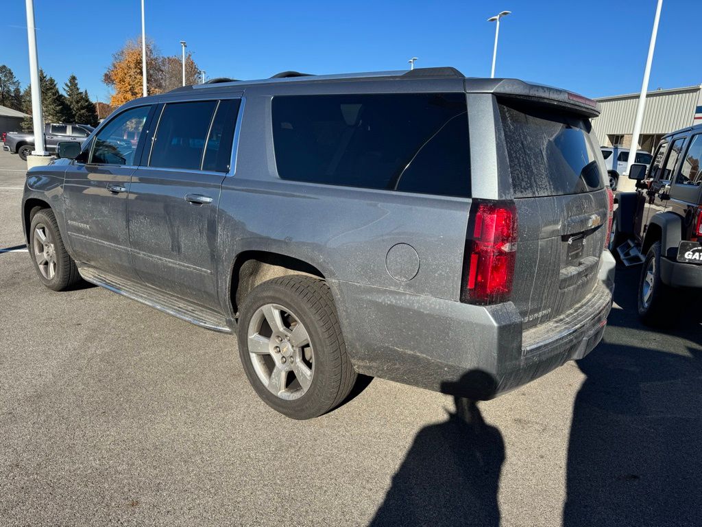 2020 Chevrolet Suburban Premier photo 3