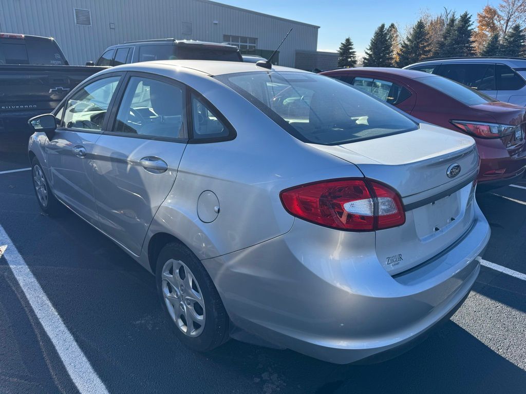 2013 Ford Fiesta S photo 4