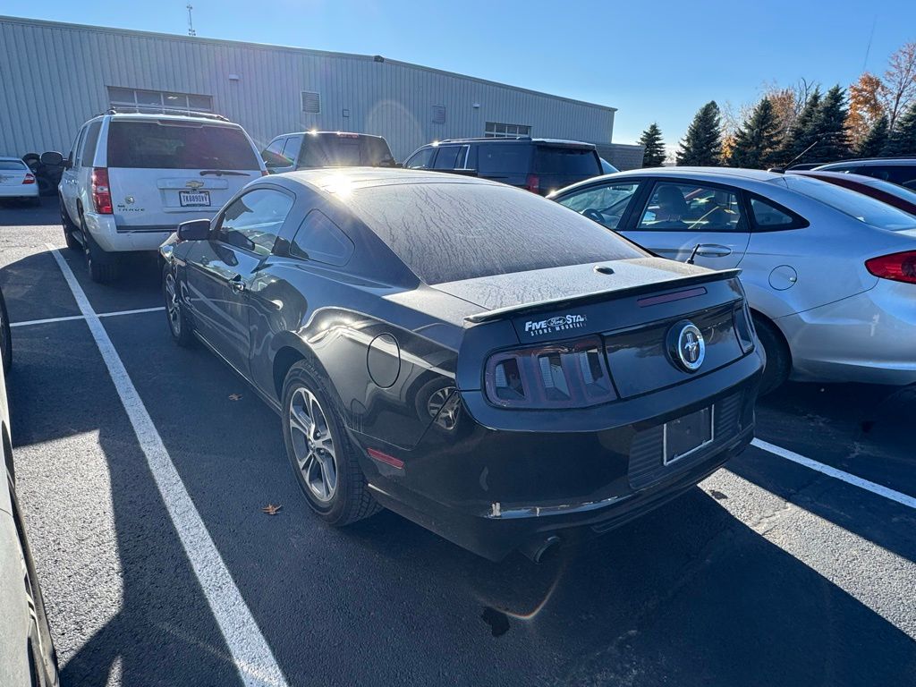 2014 Ford Mustang V6 photo 2