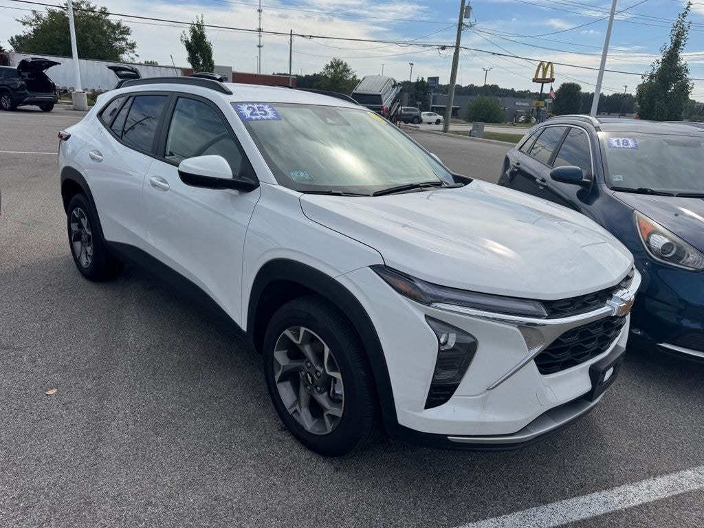 Used 2025 Chevrolet Trax LT SUV