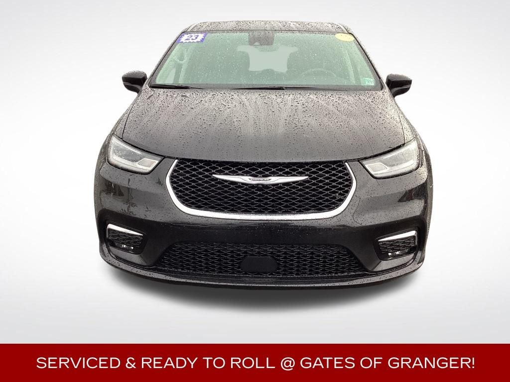 Used 2023 Chrysler Pacifica Touring L Minivan/Van